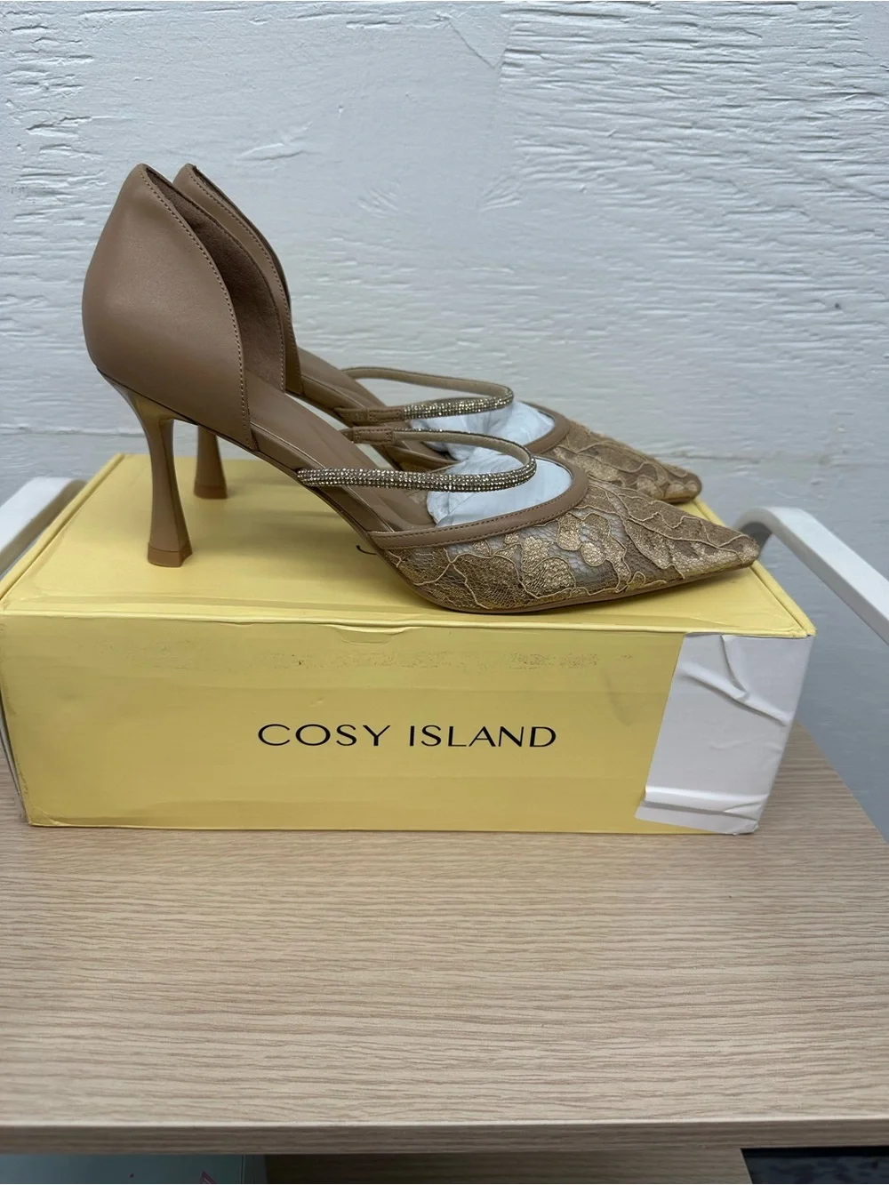 Cosy island apricot lace heels